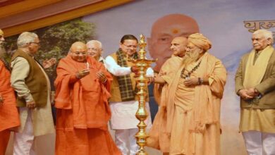 Uttarakhand News: हरिद्वार में संत सम्मेलन में शामिल हुए मुख्यमंत्री पुष्कर सिंह धामी — कहा, संत-महात्मा राष्ट्र और संस्कृति की जीवंत चेतना के प्रतीक…..