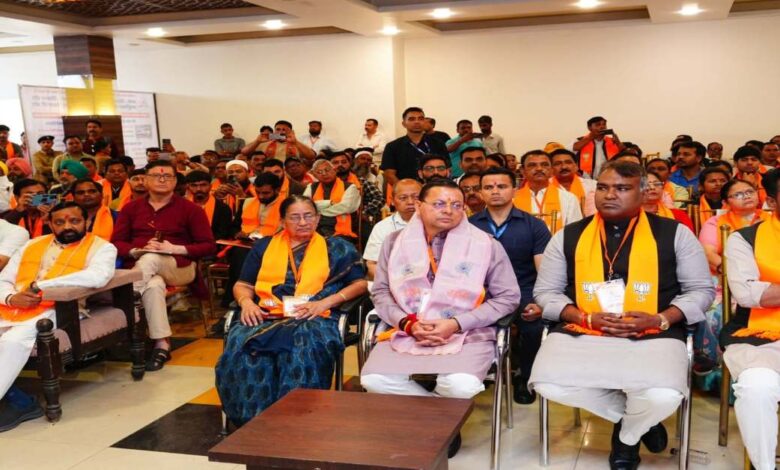 Uttarakhand News: मन की बात सुनकर CM धामी का बड़ा बयान, बोले- ये है देश का सबसे अनोखा जनसंवाद मंच….. Uttarakhand News: मन की बात सुनकर CM धामी का बड़ा बयान, बोले- ये है देश का सबसे अनोखा जनसंवाद मंच…..