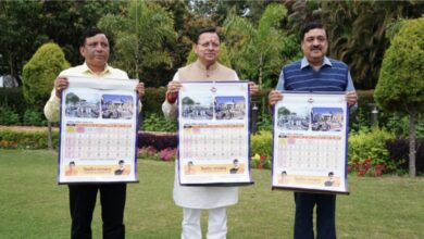 Dehradun: सीएम धामी ने किया सनातन परंपरा पर आधारित पंचांग का विमोचन, पहली बार हुआ प्रकाशित Dehradun: सीएम धामी ने किया सनातन परंपरा पर आधारित पंचांग का विमोचन, पहली बार हुआ प्रकाशित
