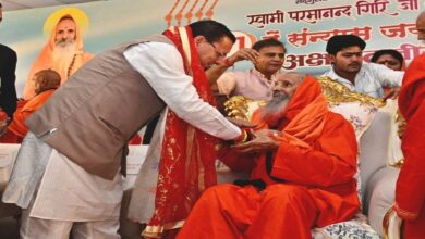 Uttarakhand News: CM धामी ने किया अखण्ड परमधाम गंगा घाट का लोकार्पण, बोले—सनातन आस्था का सशक्त प्रतीक बना आयोजन…..