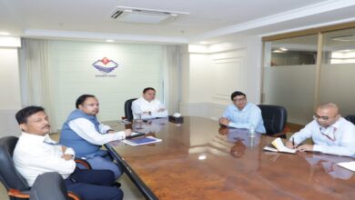 Uttarakhand News: भारत-नेपाल सीमा पर कनेक्टिविटी को मिलेगा बढ़ावा: सीएम धामी ने लैंड पोर्ट परियोजनाओं की समीक्षा की….. Uttarakhand News: भारत-नेपाल सीमा पर कनेक्टिविटी को मिलेगा बढ़ावा: सीएम धामी ने लैंड पोर्ट परियोजनाओं की समीक्षा की…..