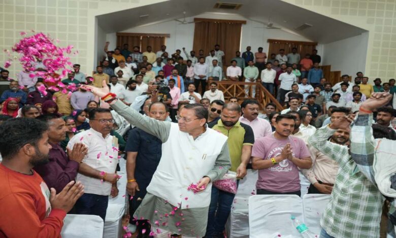 Uttarakhand News: निकाय कर्मचारियों के आभार रैली में शामिल हुए CM धामी, कहा– विकास में उनकी भूमिका अहम….. Uttarakhand News: निकाय कर्मचारियों के आभार रैली में शामिल हुए CM धामी, कहा– विकास में उनकी भूमिका अहम…..