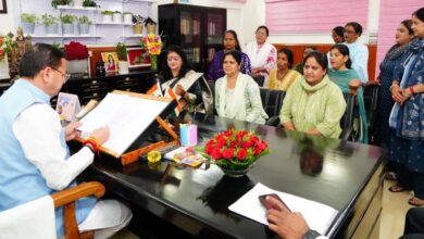 Uttarakhand News: आंगनबाड़ी कर्मियों के मानदेय में बढ़ोतरी पर विचार, सीएम धामी के आश्वासन के बाद हड़ताल स्थगित….. Uttarakhand News: आंगनबाड़ी कर्मियों के मानदेय में बढ़ोतरी पर विचार, सीएम धामी के आश्वासन के बाद हड़ताल स्थगित…..