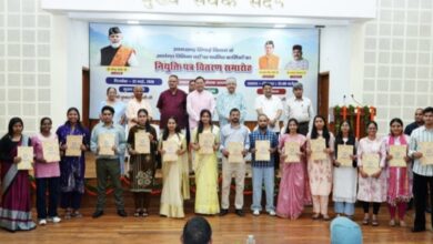 Uttarakhand: सीएम धामी ने 483 अभ्यर्थियों को दिए नियुक्ति पत्र, सिंचाई और कृषि विभाग में मिलेगी जिम्मेदारी Uttarakhand: सीएम धामी ने 483 अभ्यर्थियों को दिए नियुक्ति पत्र, सिंचाई और कृषि विभाग में मिलेगी जिम्मेदारी
