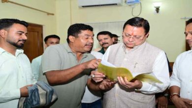 Uttarakhand News: जनता दरबार में एक्शन मोड में दिखे CM धामी, पेयजल से सड़क तक की समस्याओं पर दिए सख्त निर्देश….. Uttarakhand News: जनता दरबार में एक्शन मोड में दिखे CM धामी, पेयजल से सड़क तक की समस्याओं पर दिए सख्त निर्देश…..