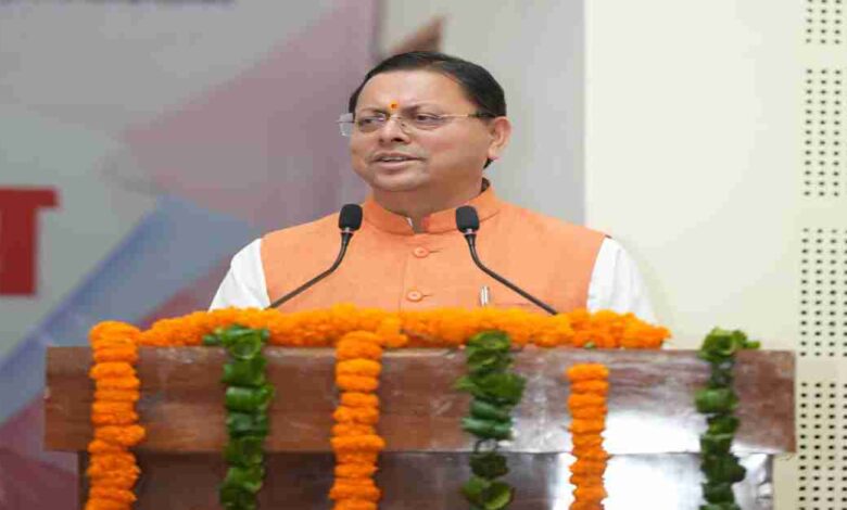 Uttarakhand News: मुख्यमंत्री पुष्कर सिंह धामी UKSSSC से चयनित 221 युवाओं को सौंपे नियुक्ति पत्र, कहा- युवाओं के चेहरों की मुस्कान बताती है कि राज्य सरकार……