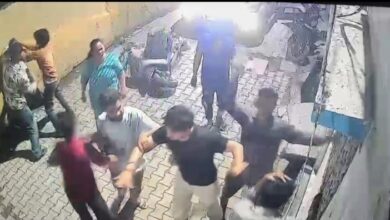 स्कूटी को टक्कर मार तलवार-खुखरी से दी जान से मारने की धमकी। स्कूटी को टक्कर मार तलवार-खुखरी से दी जान से मारने की धमकी।