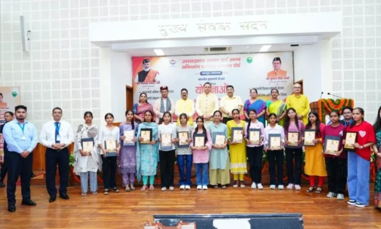 Uttarakhand News: धामी सरकार का श्रमिक कल्याण मिशन तेज, 5 नई योजनाएं और मेडिकल मोबाइल वैन की शुरुआत….. Uttarakhand News: धामी सरकार का श्रमिक कल्याण मिशन तेज, 5 नई योजनाएं और मेडिकल मोबाइल वैन की शुरुआत…..