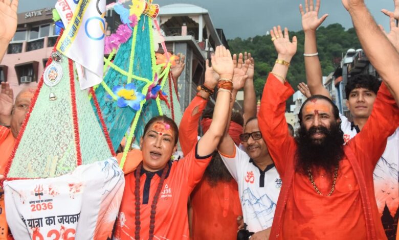 हरकी पैड़ी से कांवड़ लेकर 22 किमी पैदल निकलीं खेल मंत्री रेखा आर्या, दो संकल्पों के साथ शुरू की शिव यात्रा हरकी पैड़ी से कांवड़ लेकर 22 किमी पैदल निकलीं खेल मंत्री रेखा आर्या, दो संकल्पों के साथ शुरू की शिव यात्रा