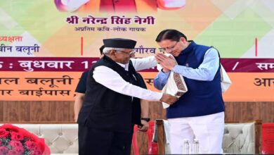 Uttarakhand News: CM धामी ने नेगी के गीतों की अंग्रेजी पुस्तक का किया विमोचन, बोले- लोक संस्कृति के पुरोधा हैं नरेंद्र नेगी….. Uttarakhand News: CM धामी ने नेगी के गीतों की अंग्रेजी पुस्तक का किया विमोचन, बोले- लोक संस्कृति के पुरोधा हैं नरेंद्र नेगी…..