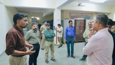 डीएम ने राजनीतिक दलों के प्रतिनिधियों के साथ ईवीएम वेयरहाउस का किया निरीक्षण डीएम ने राजनीतिक दलों के प्रतिनिधियों के साथ ईवीएम वेयरहाउस का किया निरीक्षण