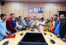 सीएम धामी बोले- लोकतंत्र का महत्वपूर्ण स्तंभ है पत्रकारिता, प्रेस क्लब की स्मारिका ‘गुलदस्ता’ का विमोचन